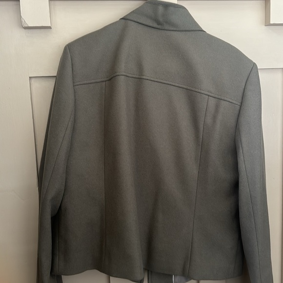 Short Jacket. 79% wool - Picture 3 of 8